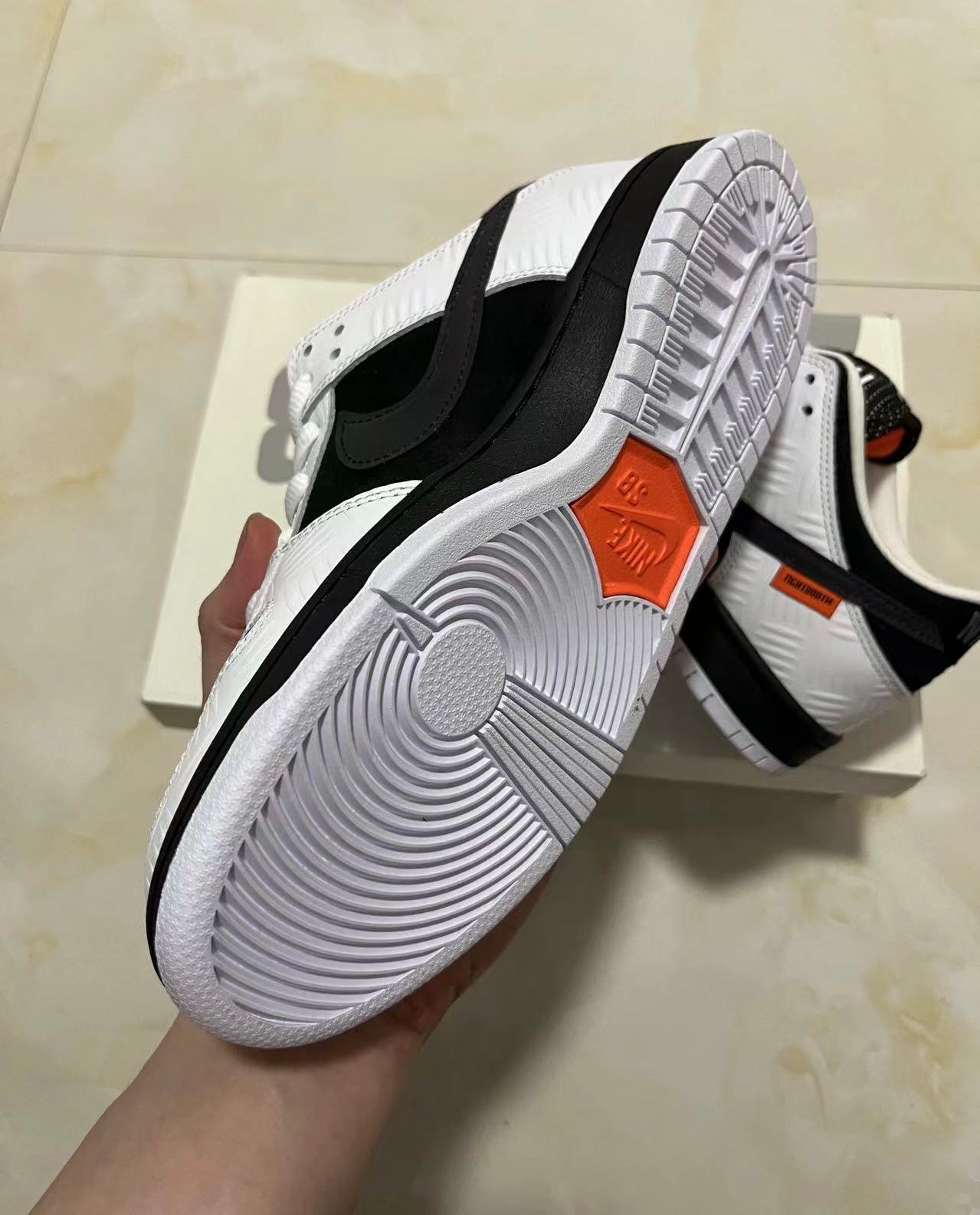 A Nike SB Dunk - Tight Boot White