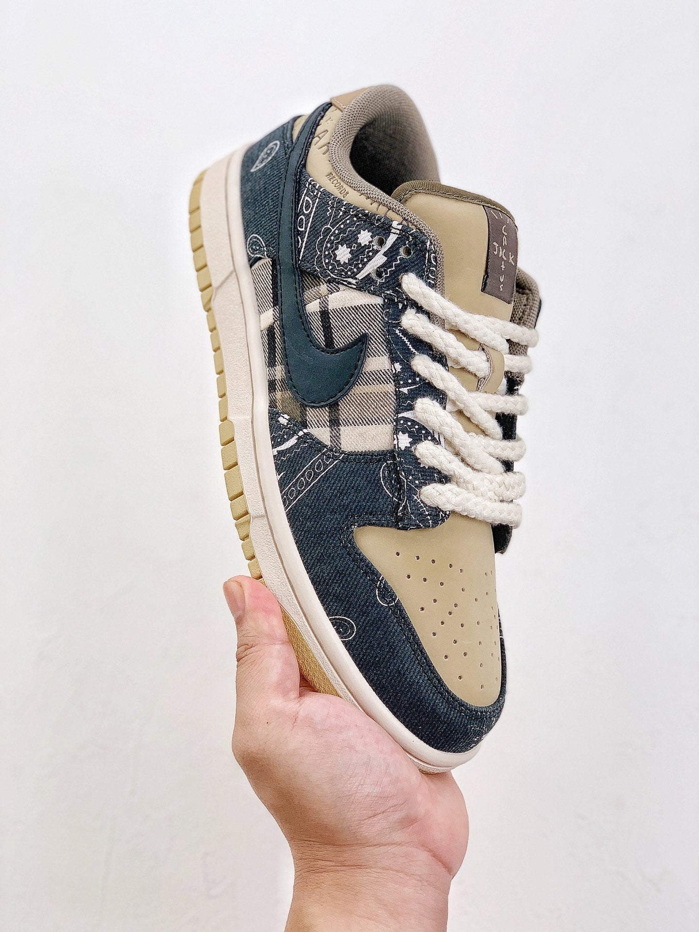 A Nike SB Dunk - Travis Scott Cactus Jack