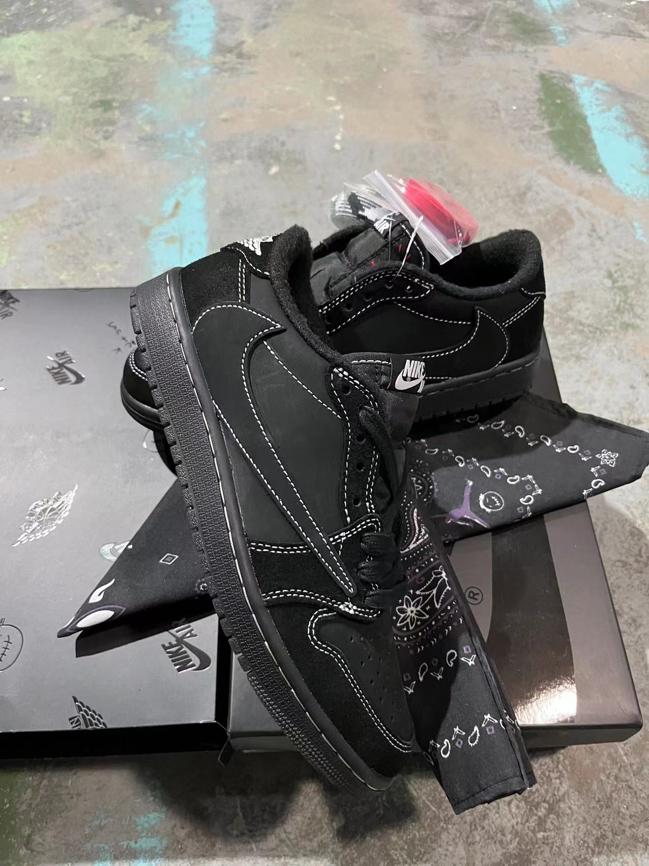 Jordan 1 Travis Scott - Phantom Black
