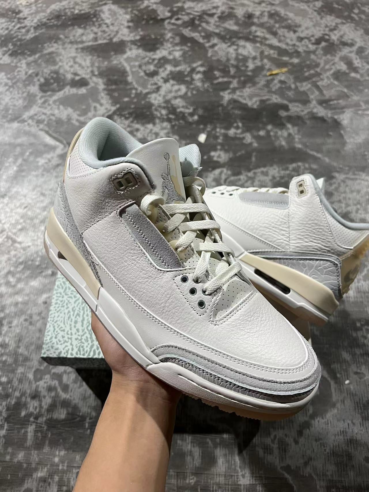 Jordan 3 - Craft Ivory