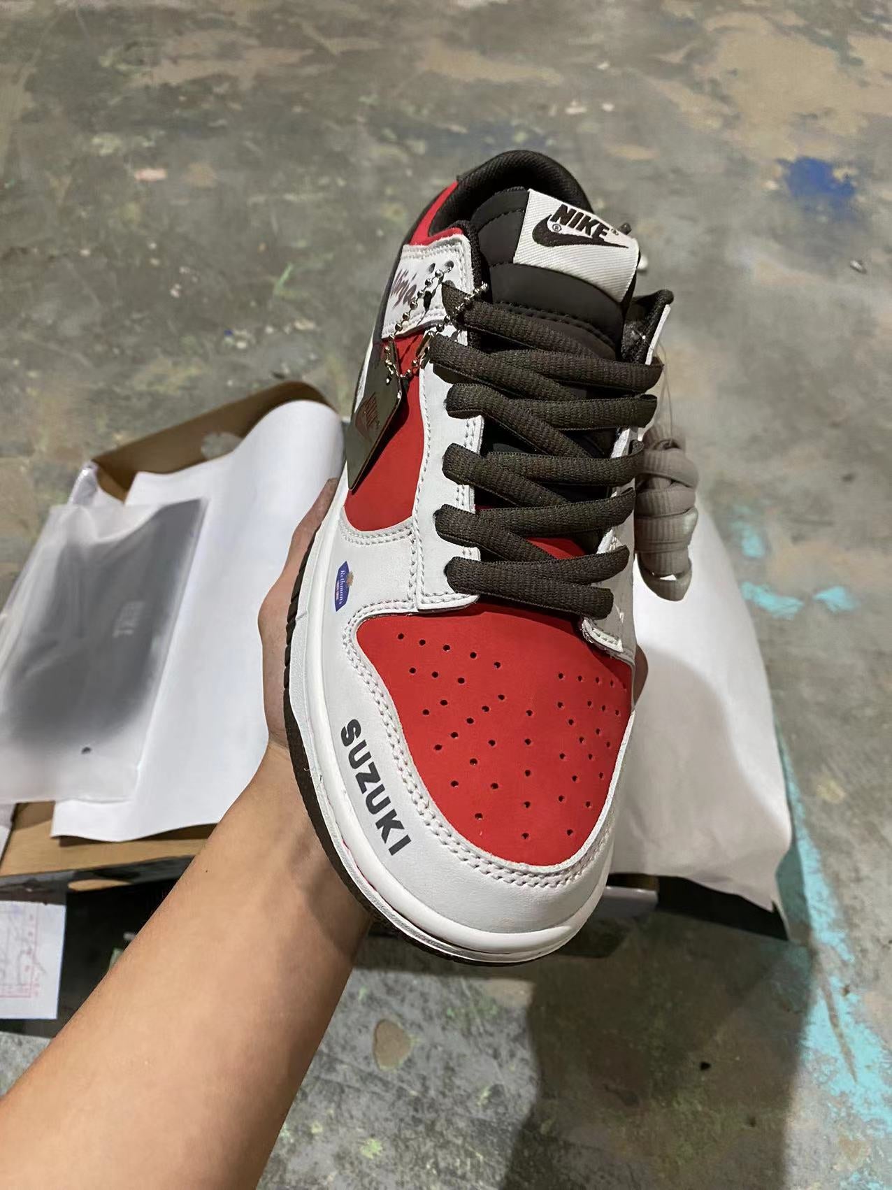 A Nike SB Dunk - Suzuki