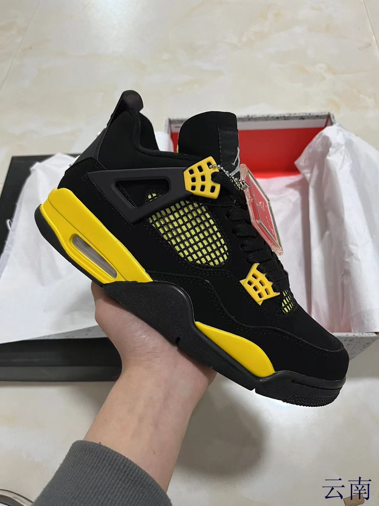 Jordan 4 - Thunder