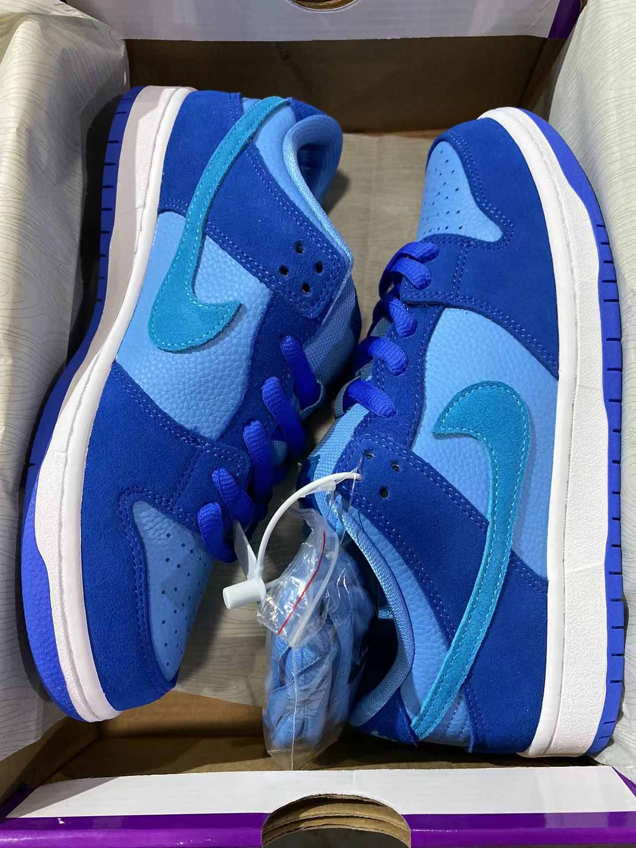 A Nike SB Dunk- Blue Rasperry