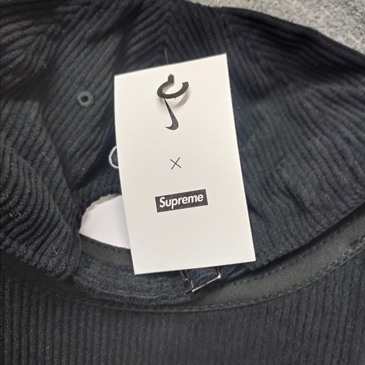 Supreme / Nike Gorra - Arc Corduroy