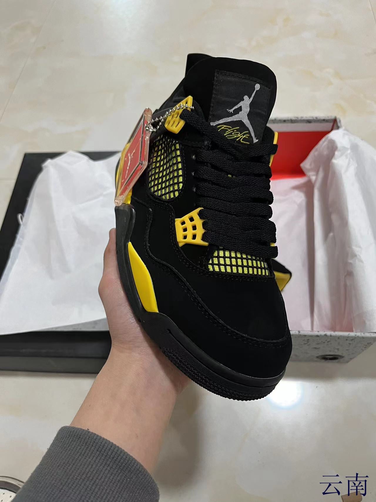 Jordan 4 - Thunder