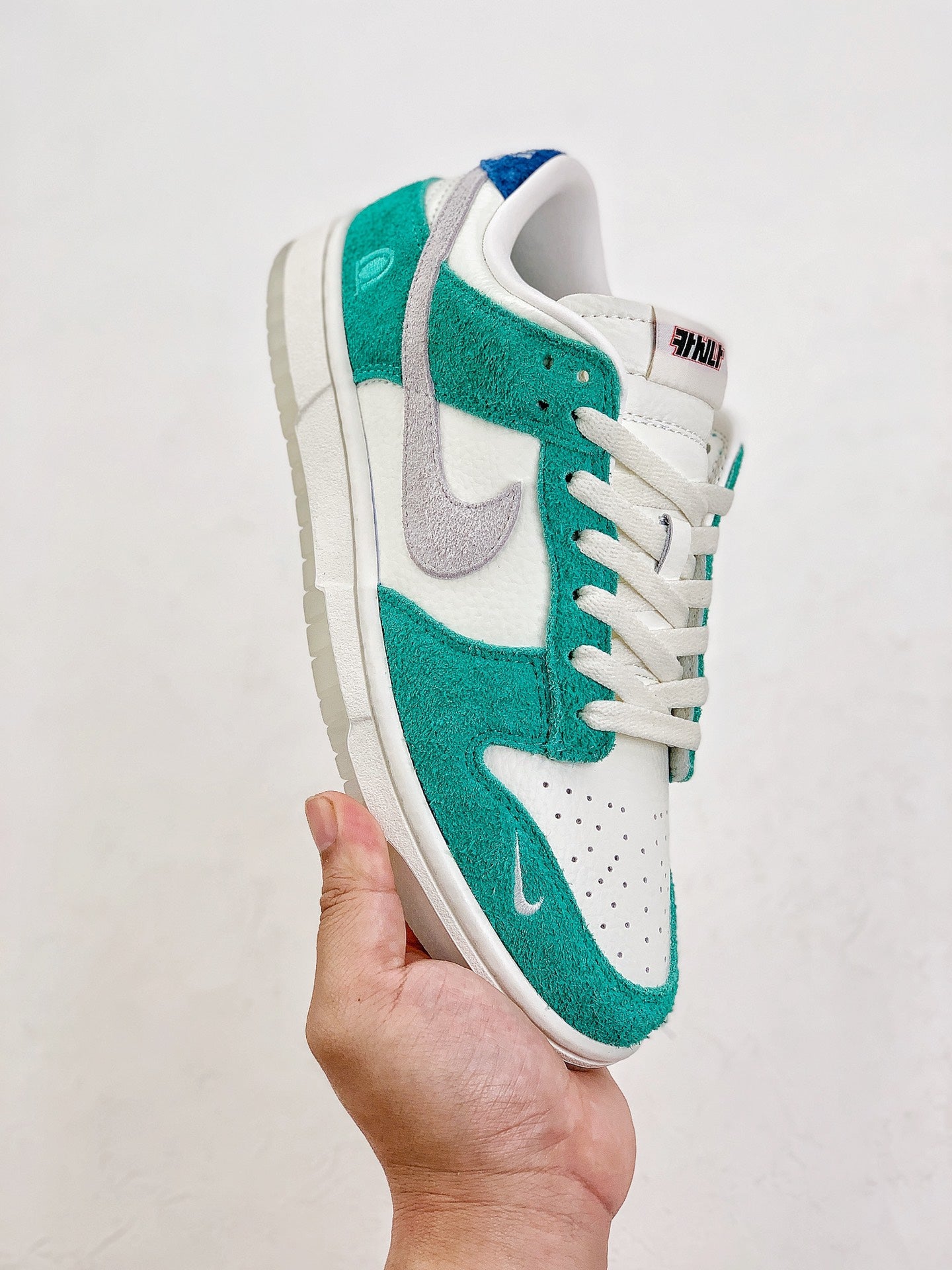 A Nike SB Dunk x Kasina - Road Sign