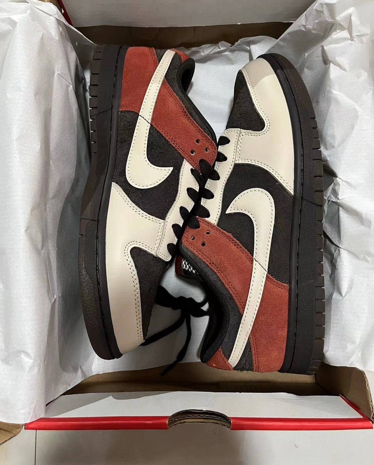 A Nike SB Dunk - Red Panda