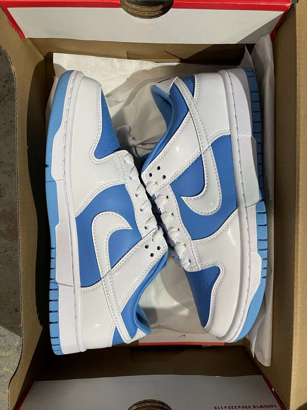 A Nike SB Dunk - Reverse UNC