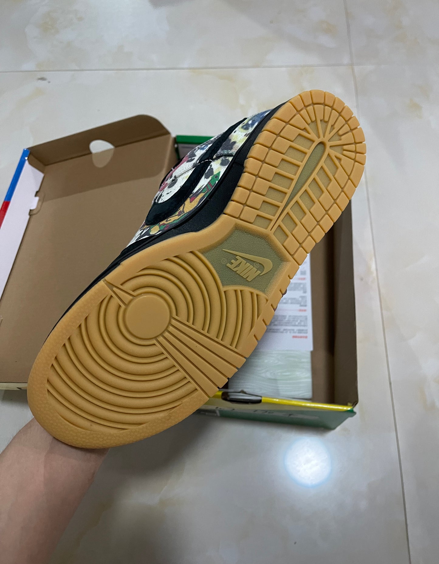 A Nike SB Dunk - Supreme Rammellzee