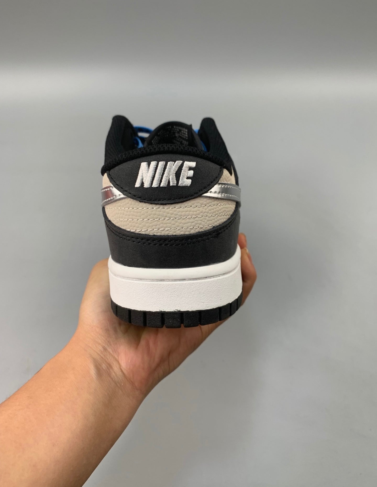 A Nike SB Dunk - Starry Laces