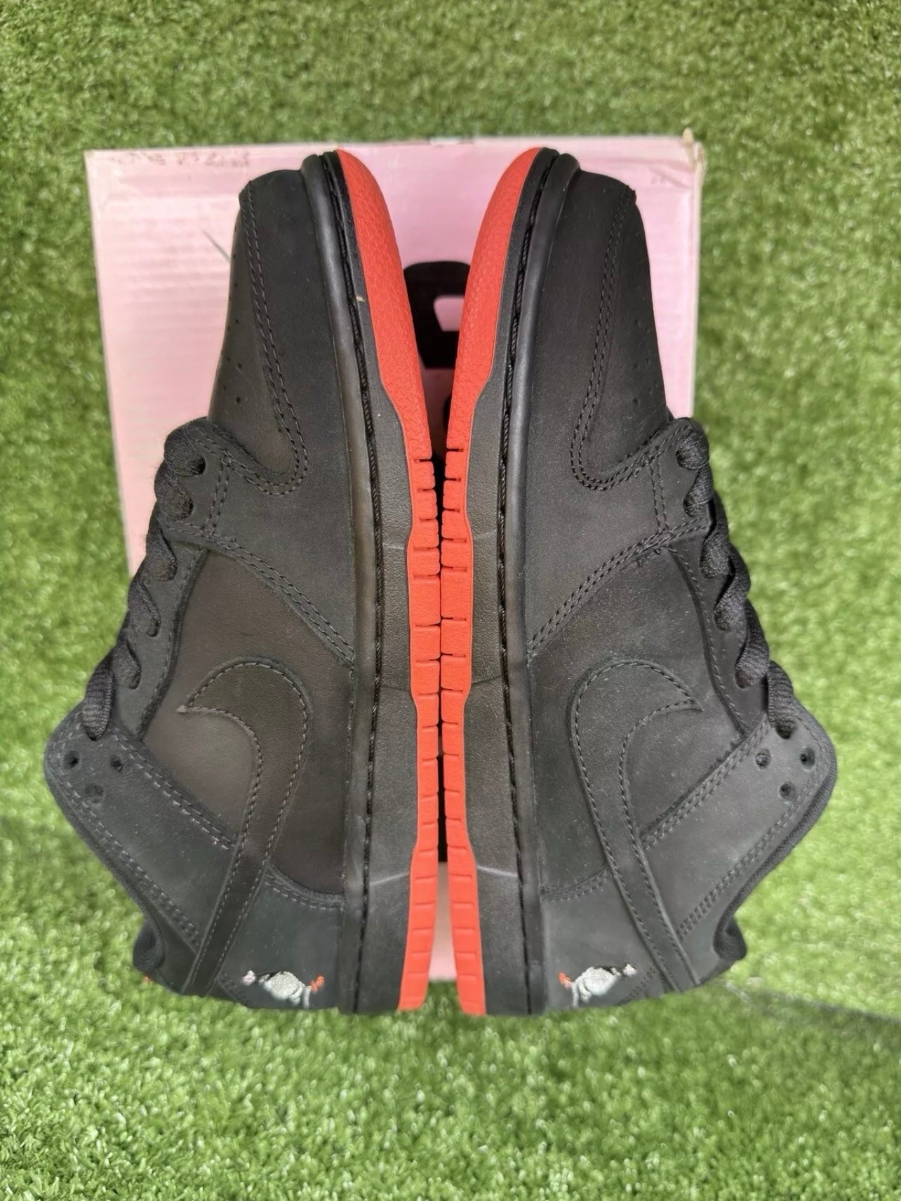 A Nike SB Dunk - Black Pigeon