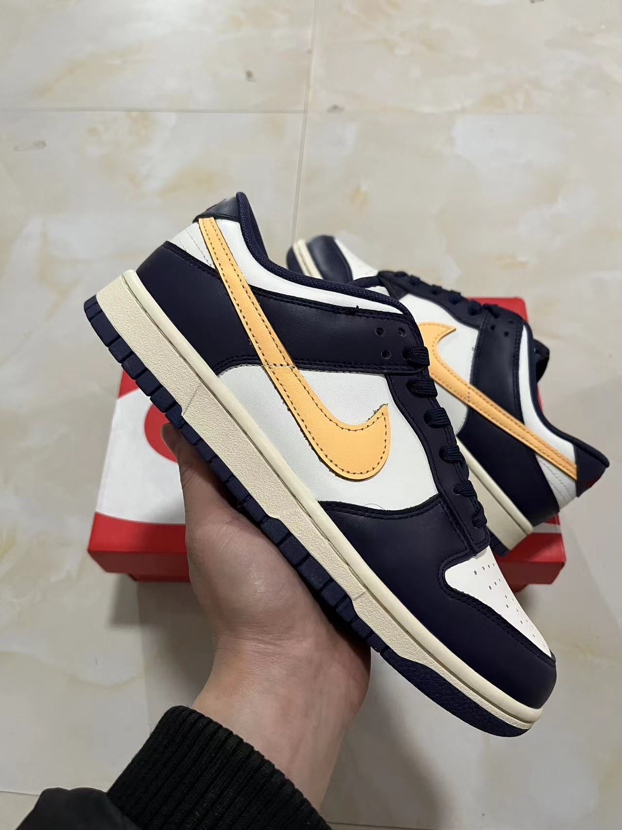 A Nike Sb Dunk - Sail/Melon Coconut Milk