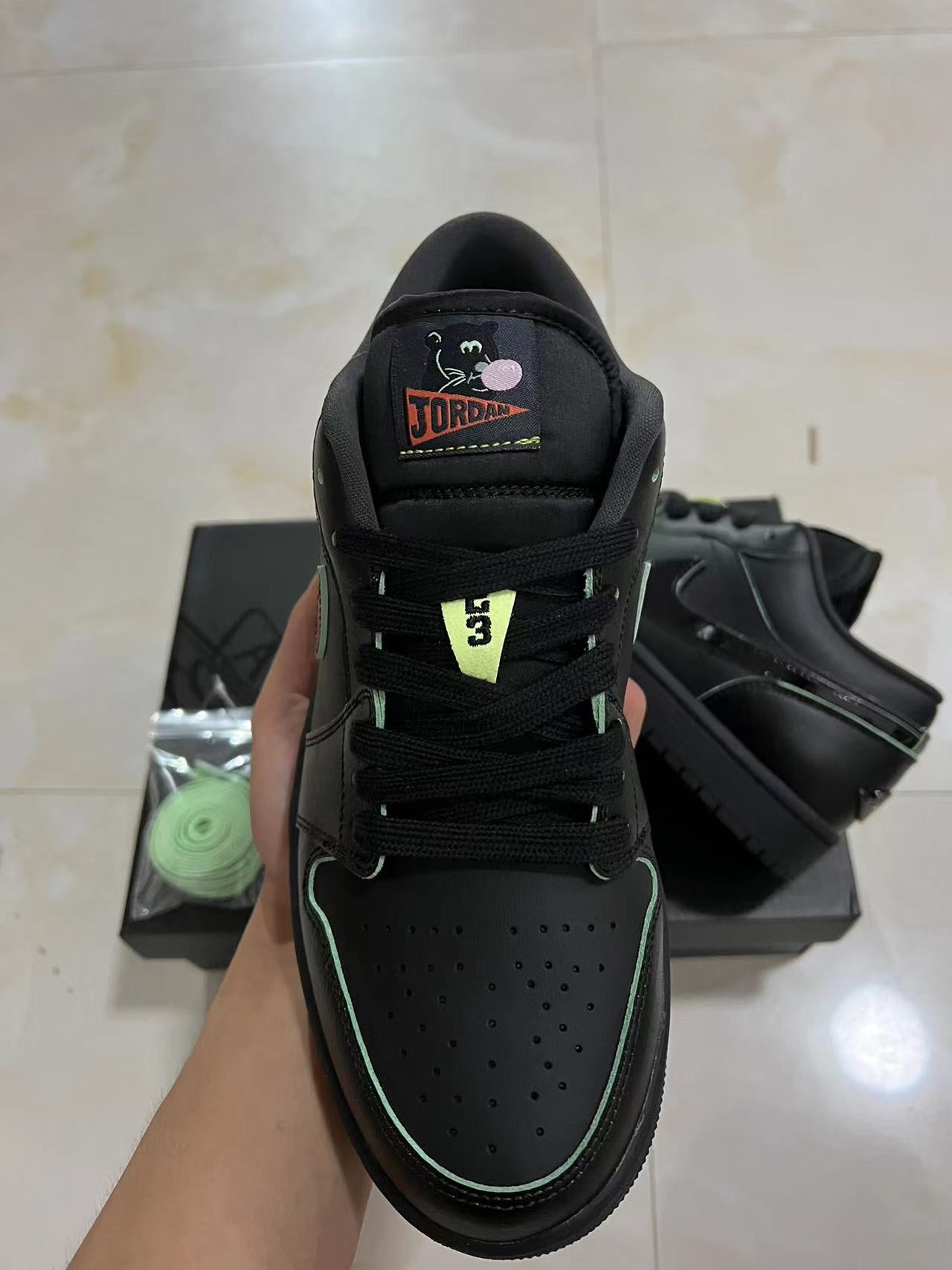 Jordan 1 Low - Black Cat