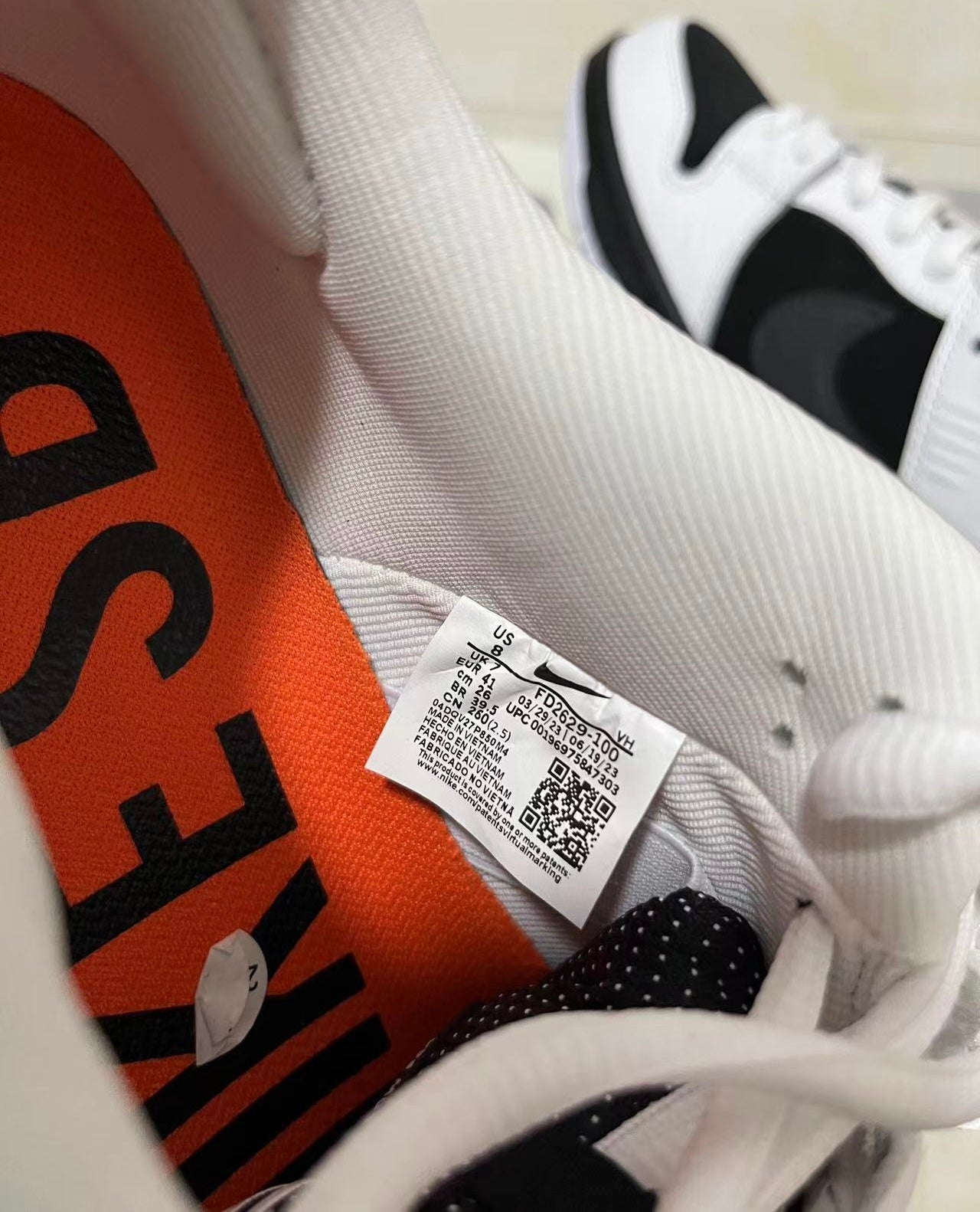 A Nike SB Dunk - Tight Boot White