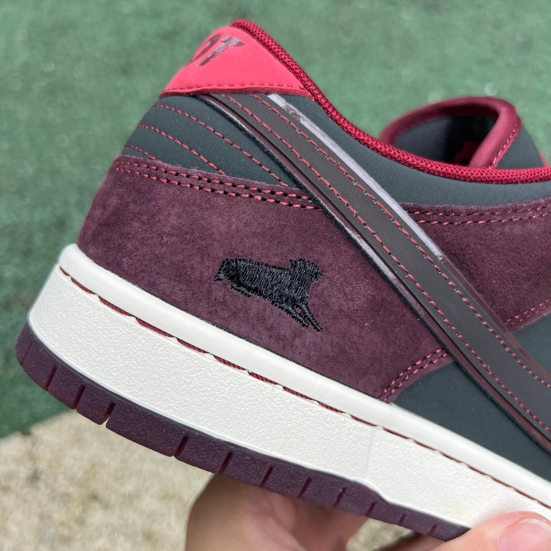 A Nike SB Dunk - Riot Skateshop