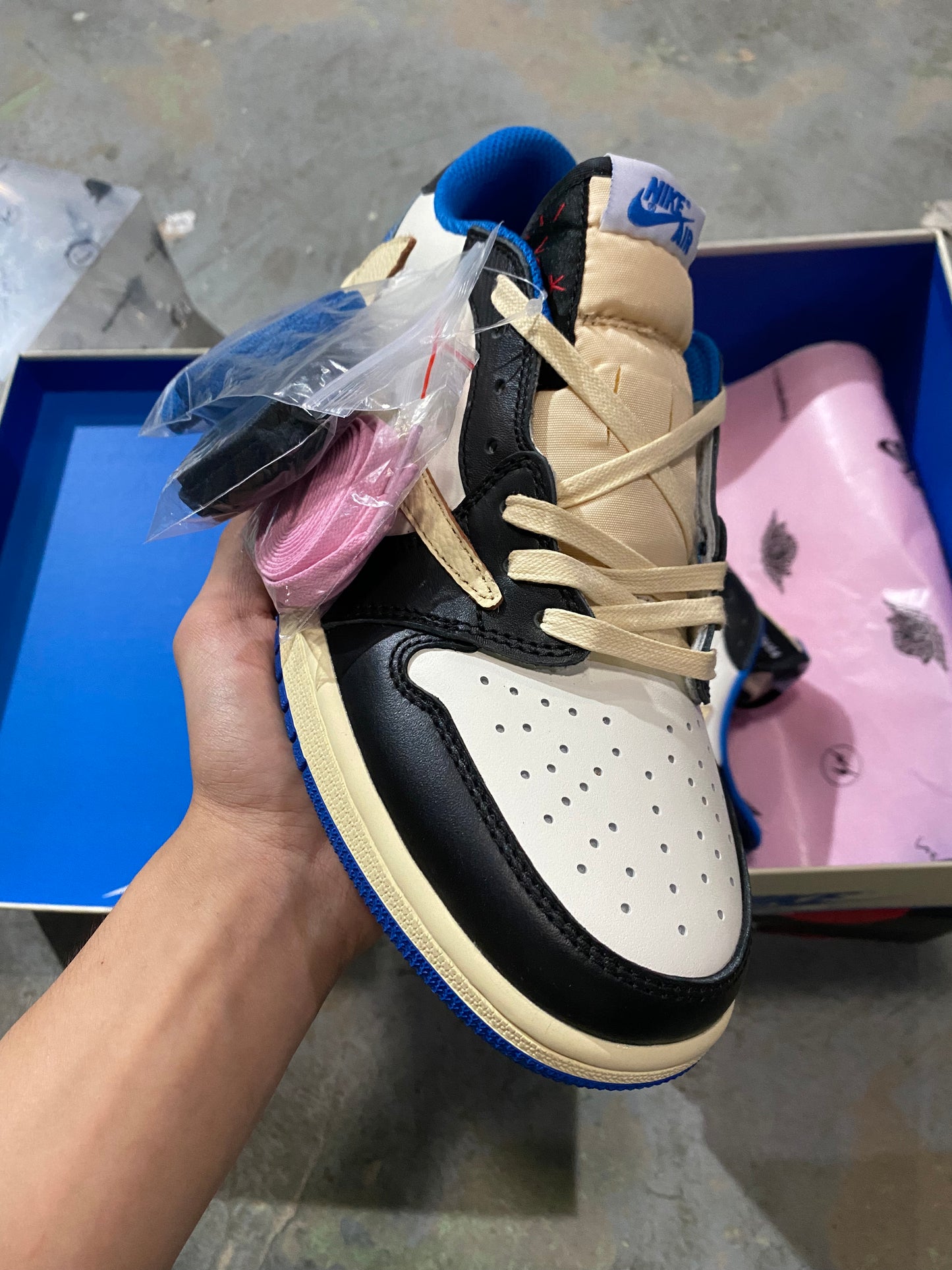 Jordan 1 Travis Scott - Fragment Design