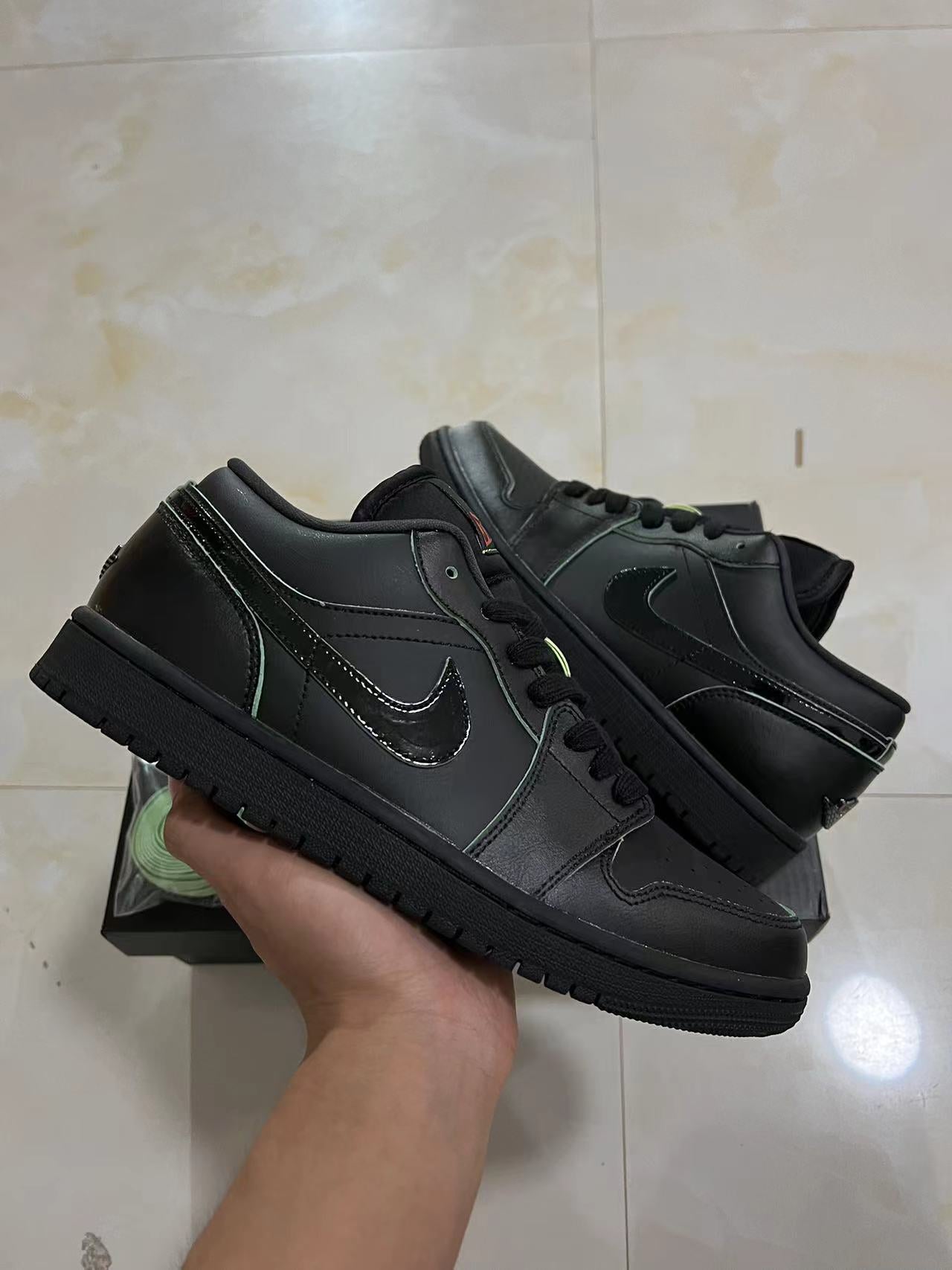 Jordan 1 Low - Black Cat