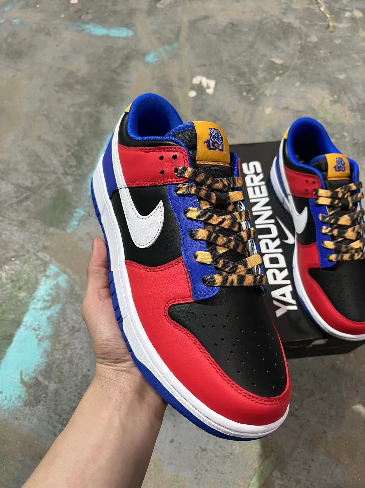 A Nike Sb Dunk - TSU Tennessee State University
