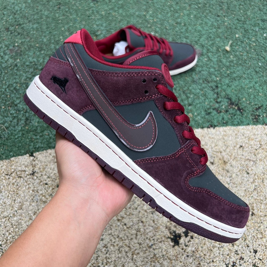 A Nike SB Dunk - Riot Skateshop