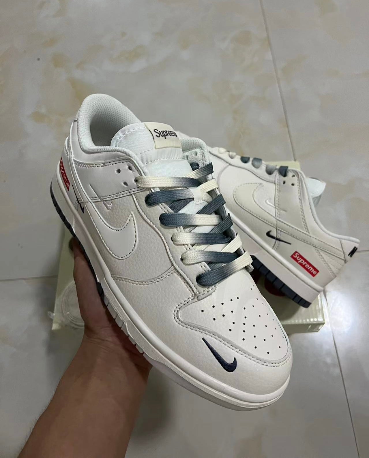 A Nike SB Dunk - Supreme Collab