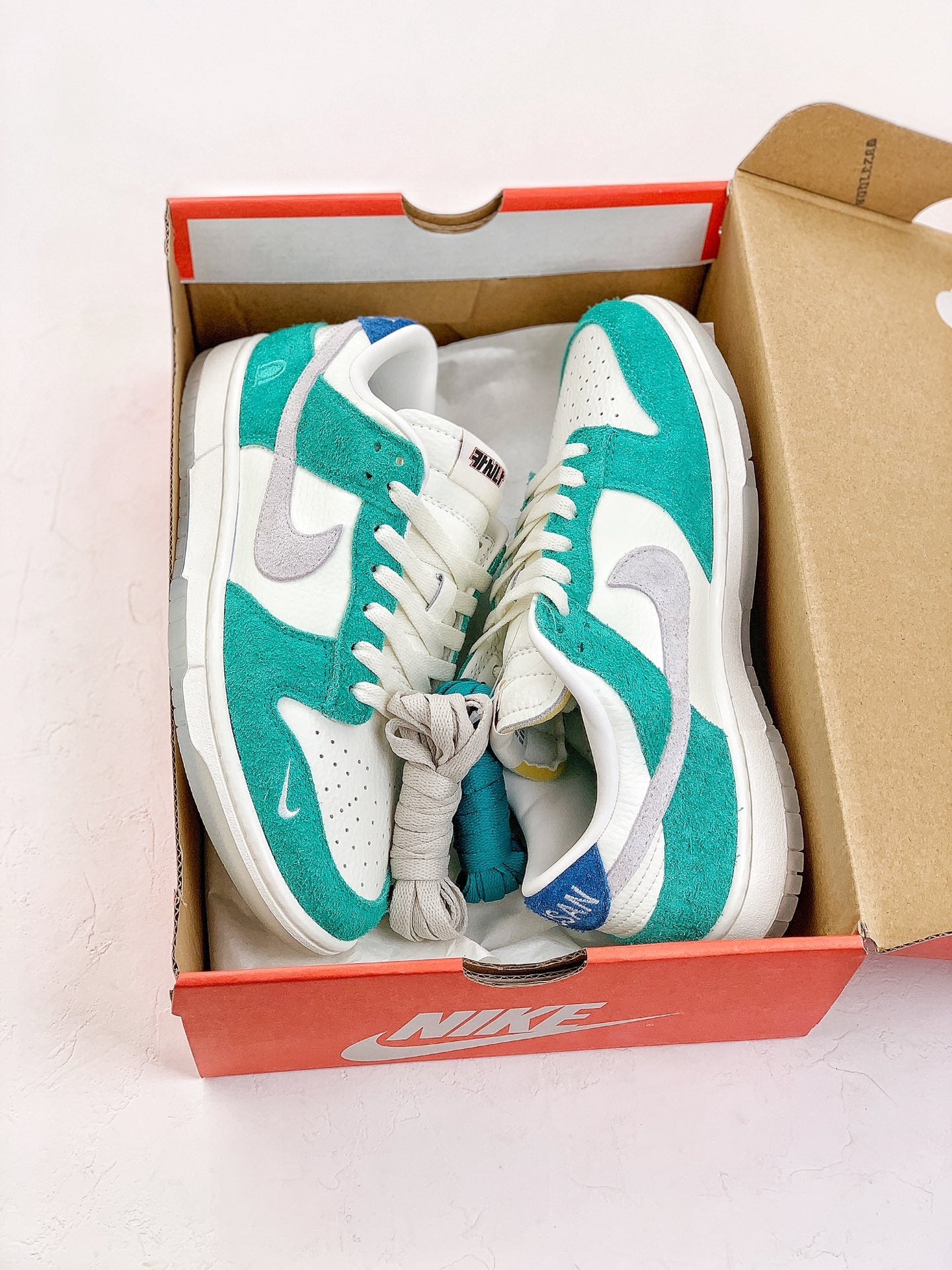 A Nike SB Dunk x Kasina - Road Sign