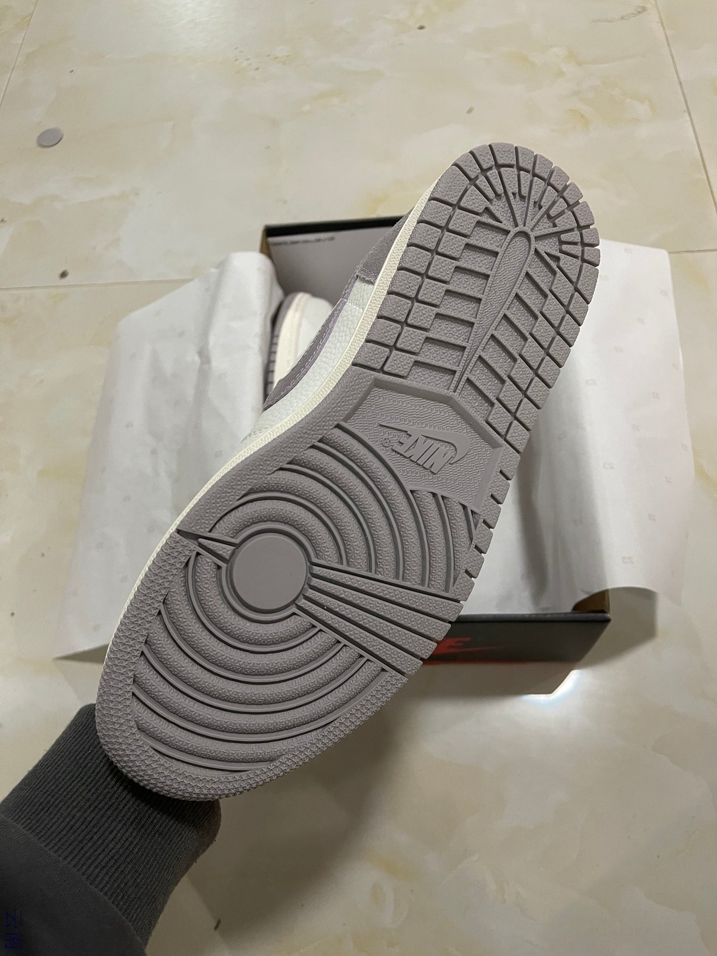 Jordan 1 Low - Atmosphere Grey