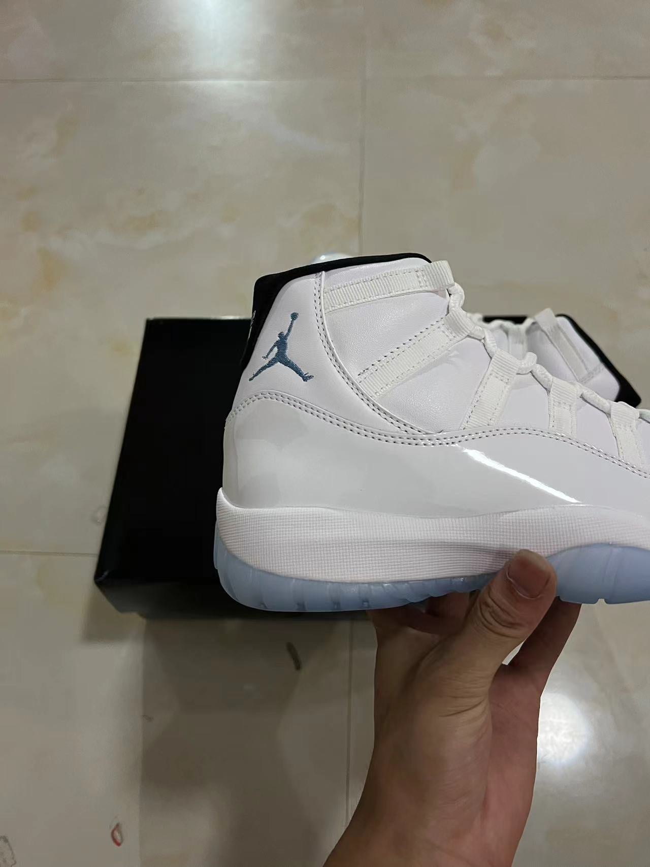 Jordan 11 - Legend Blue