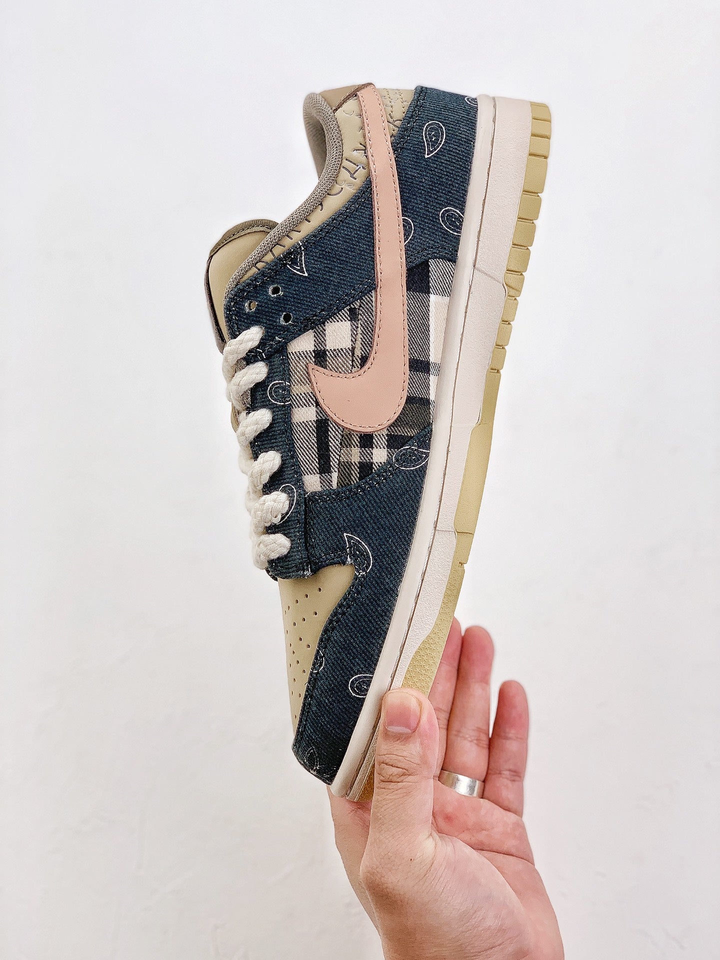 A Nike SB Dunk - Travis Scott Cactus Jack