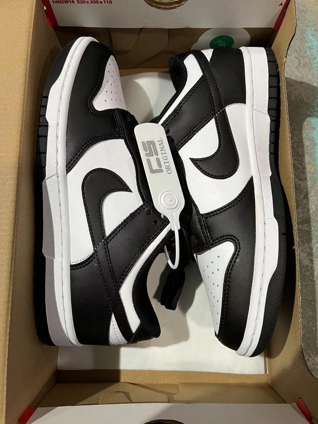 A Nike Sb Dunk - Pandas