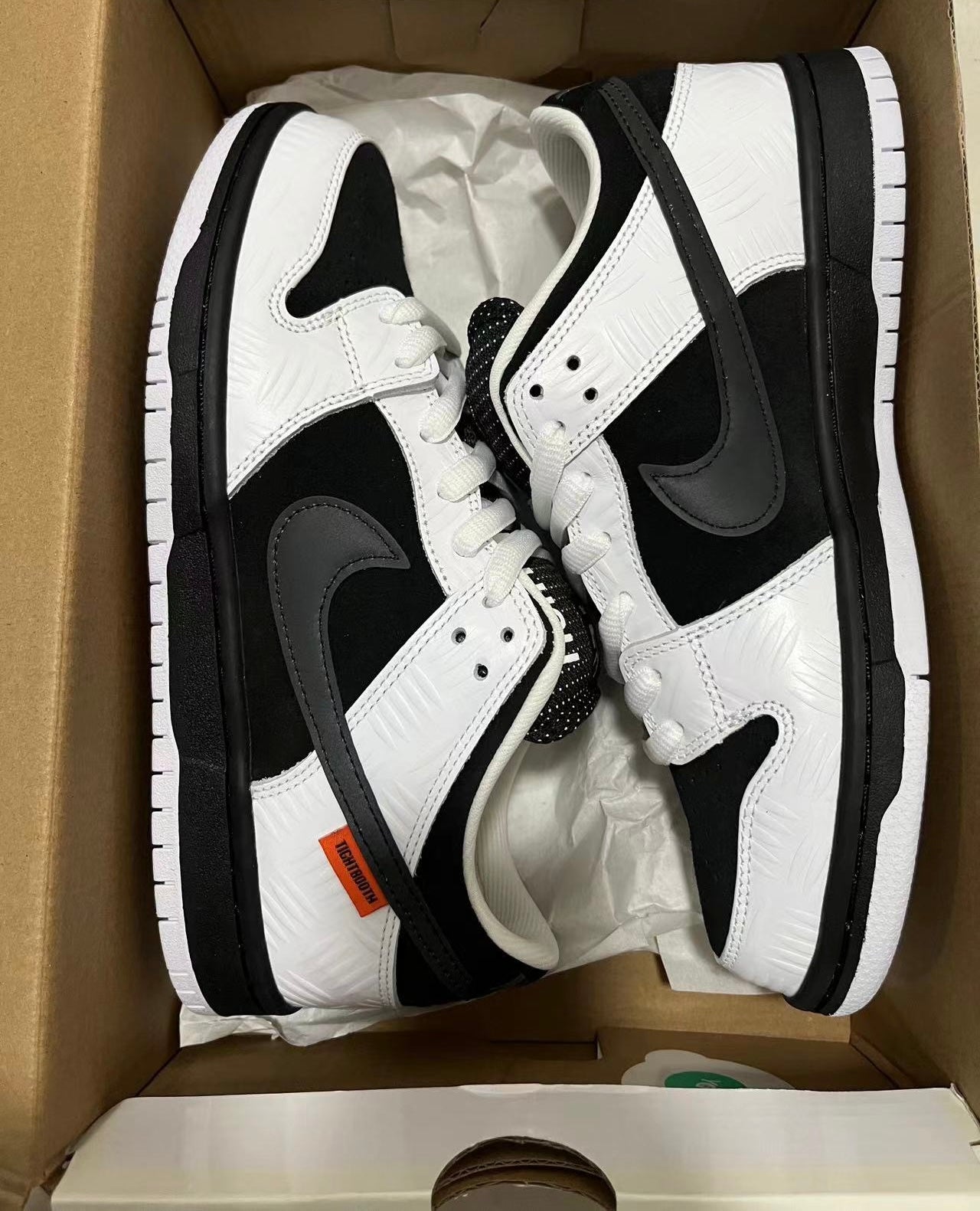 A Nike SB Dunk - Tight Boot White