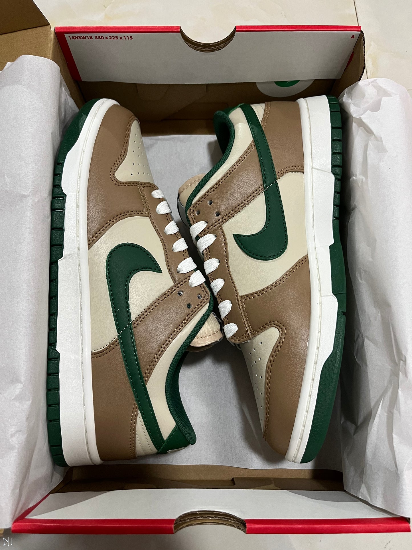 A Nike SB Dunk - Rattan/ Gorge Green