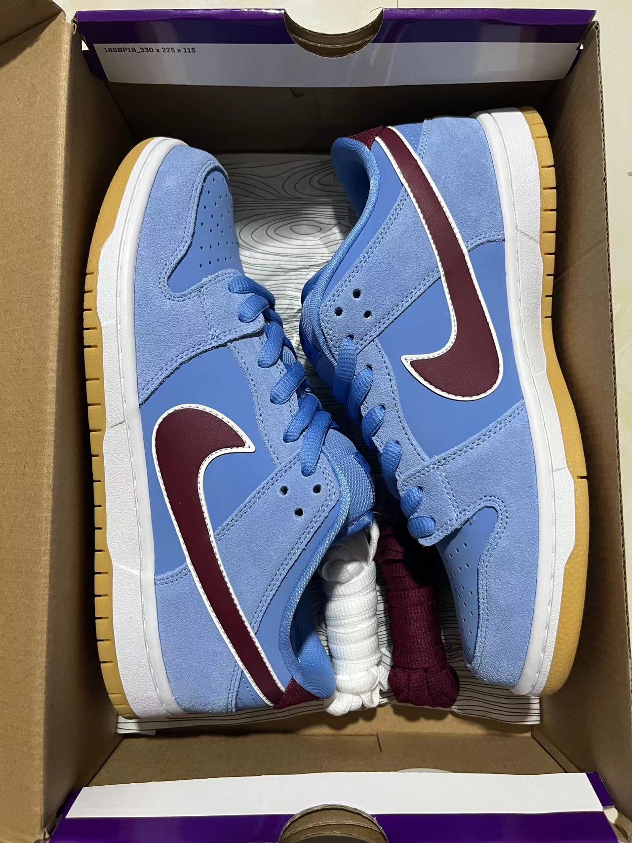 A Nike SB Dunk - Philadelphia Phillies