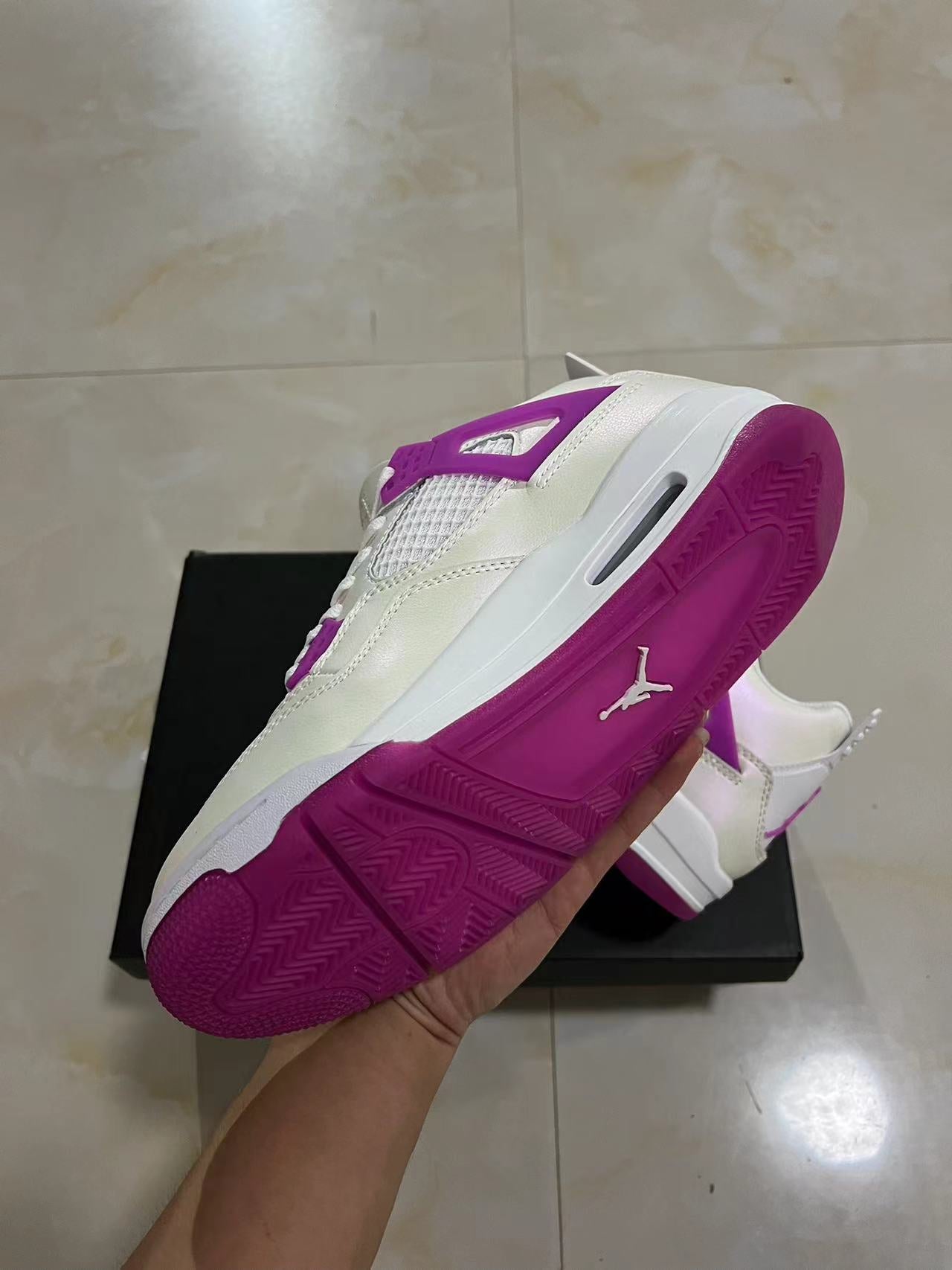 Jordan 4 - Hyper Violet