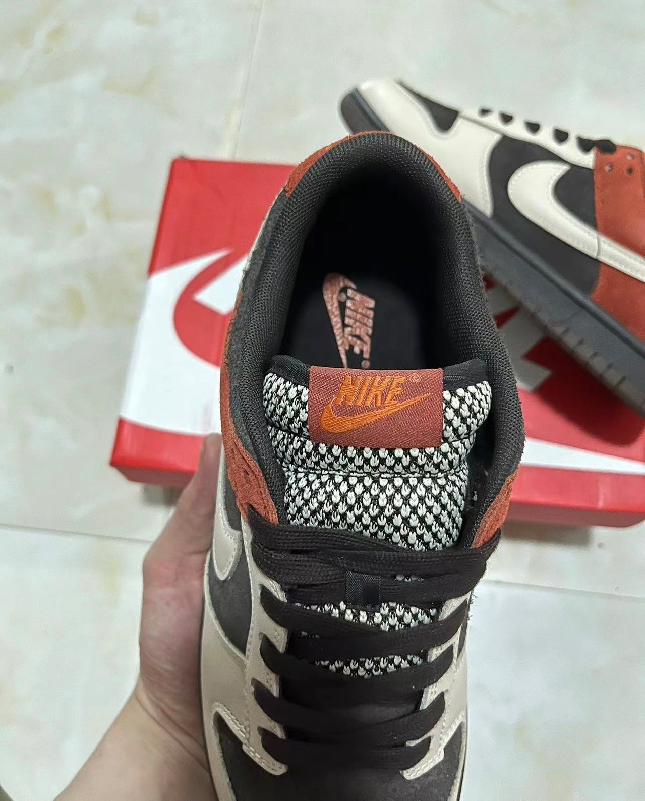 A Nike SB Dunk - Red Panda