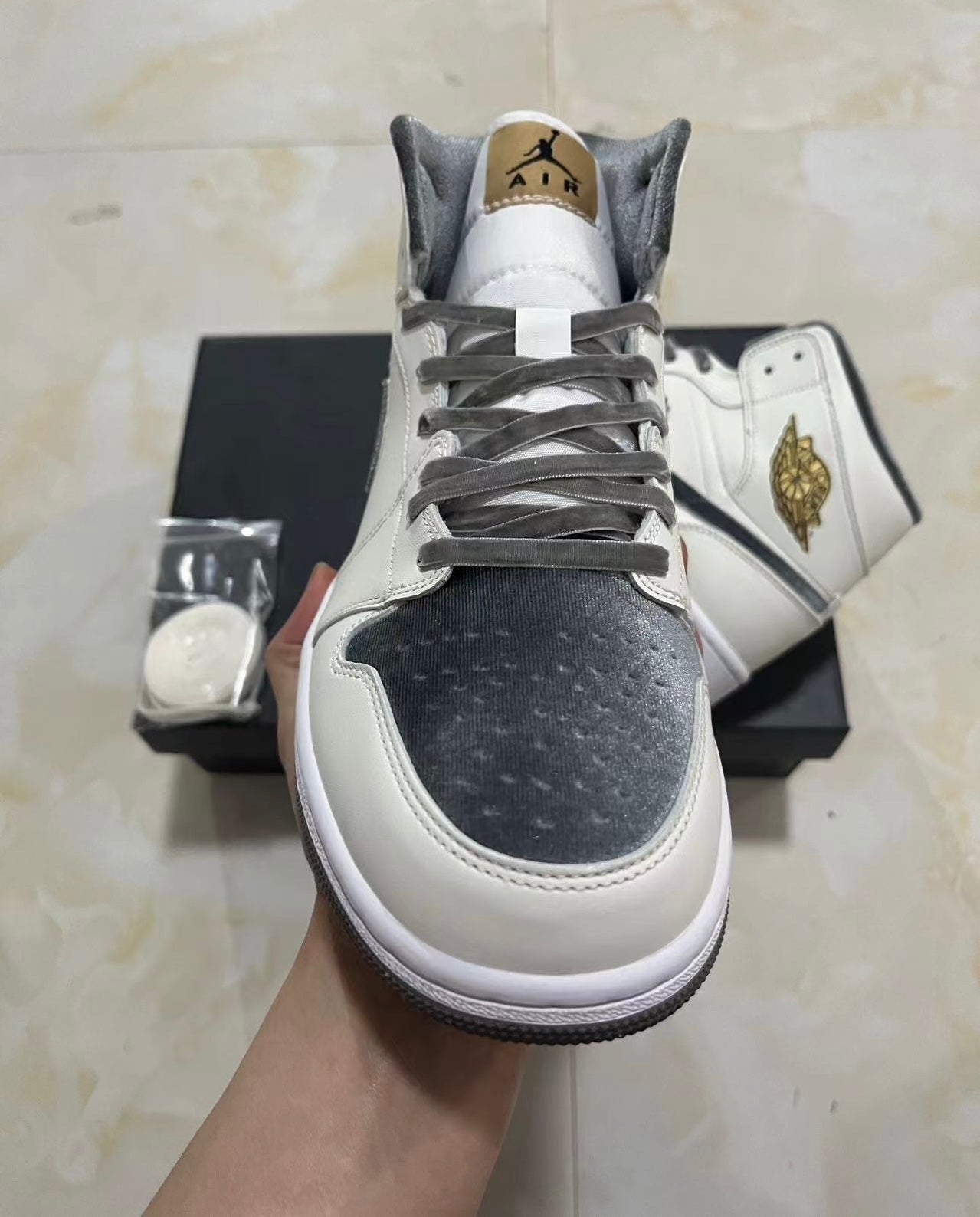Jordan 1 Mid - Velvet Toe