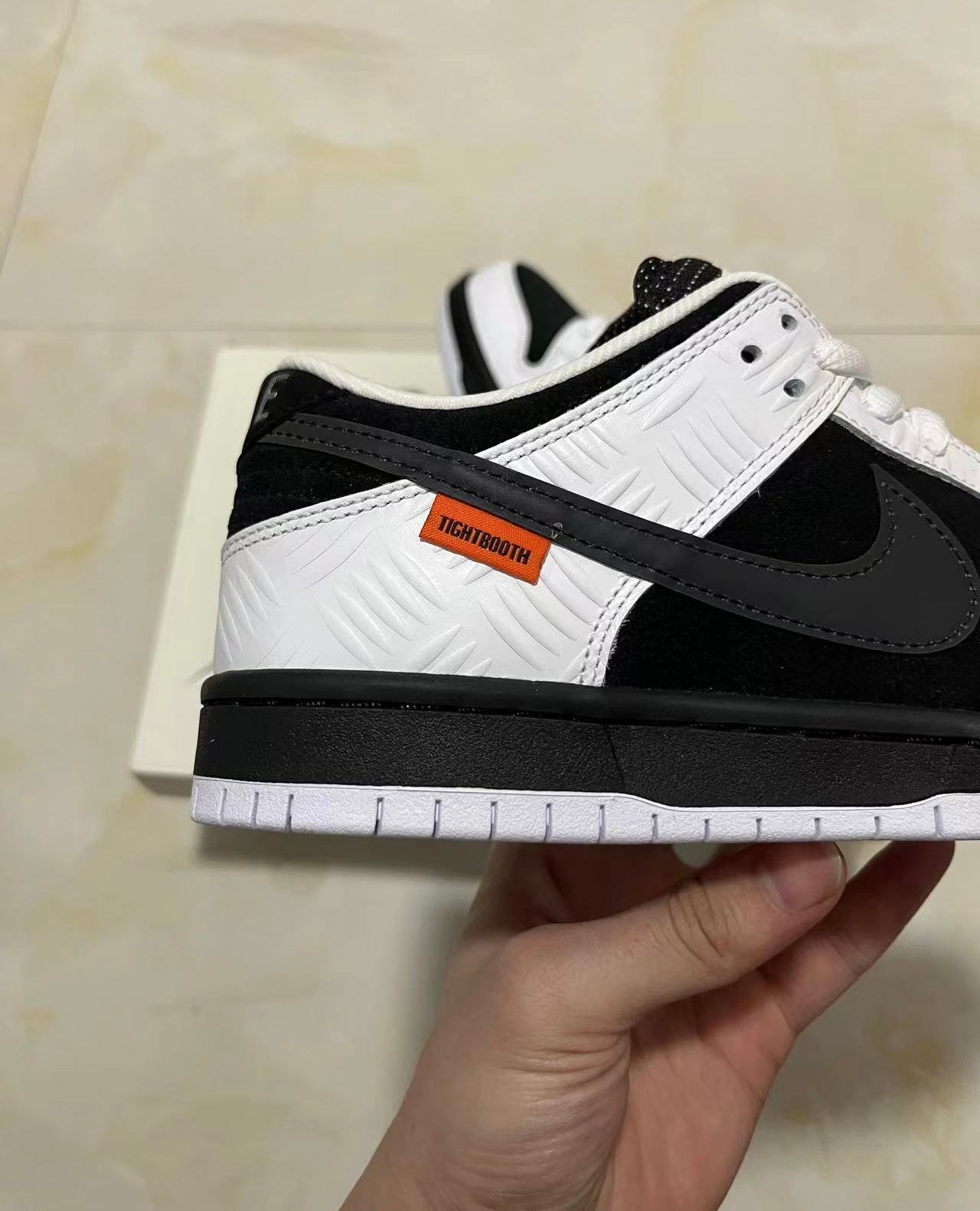 A Nike SB Dunk - Tight Boot White