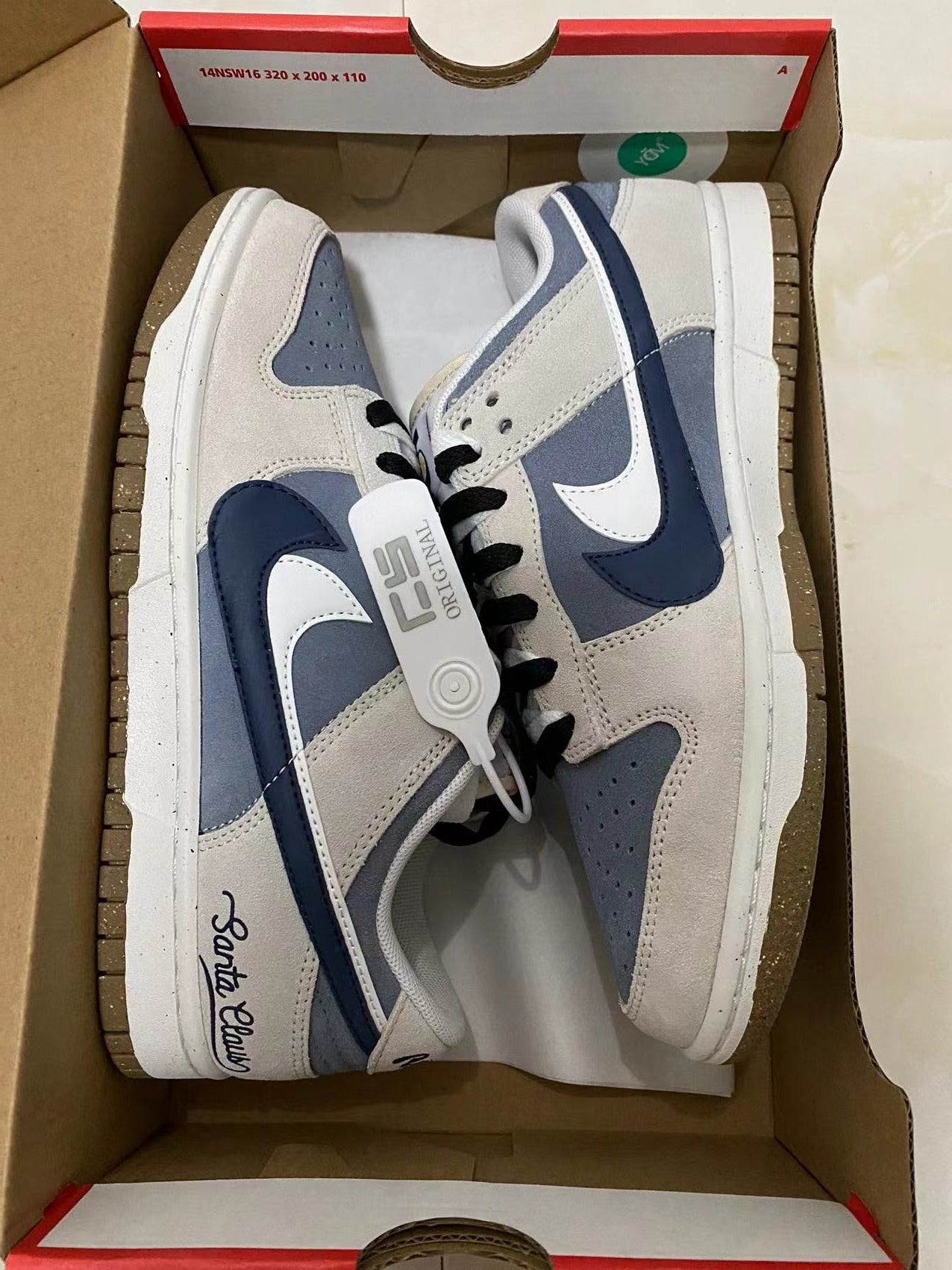 A Nike Dunk Low - 85 SE Grey Orchid Santa Claus