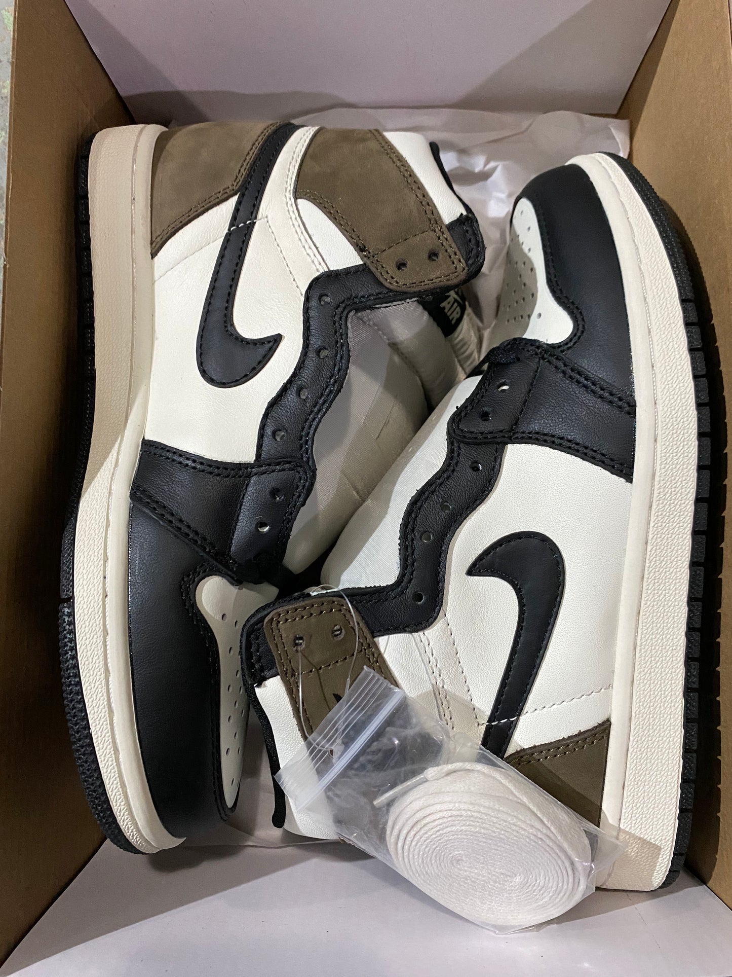 Jordan 1 - Dark Mocha
