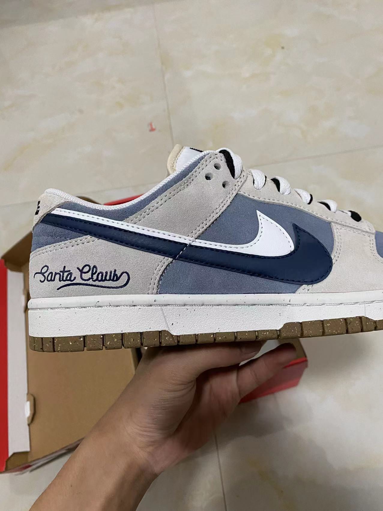 A Nike Dunk Low - 85 SE Grey Orchid Santa Claus