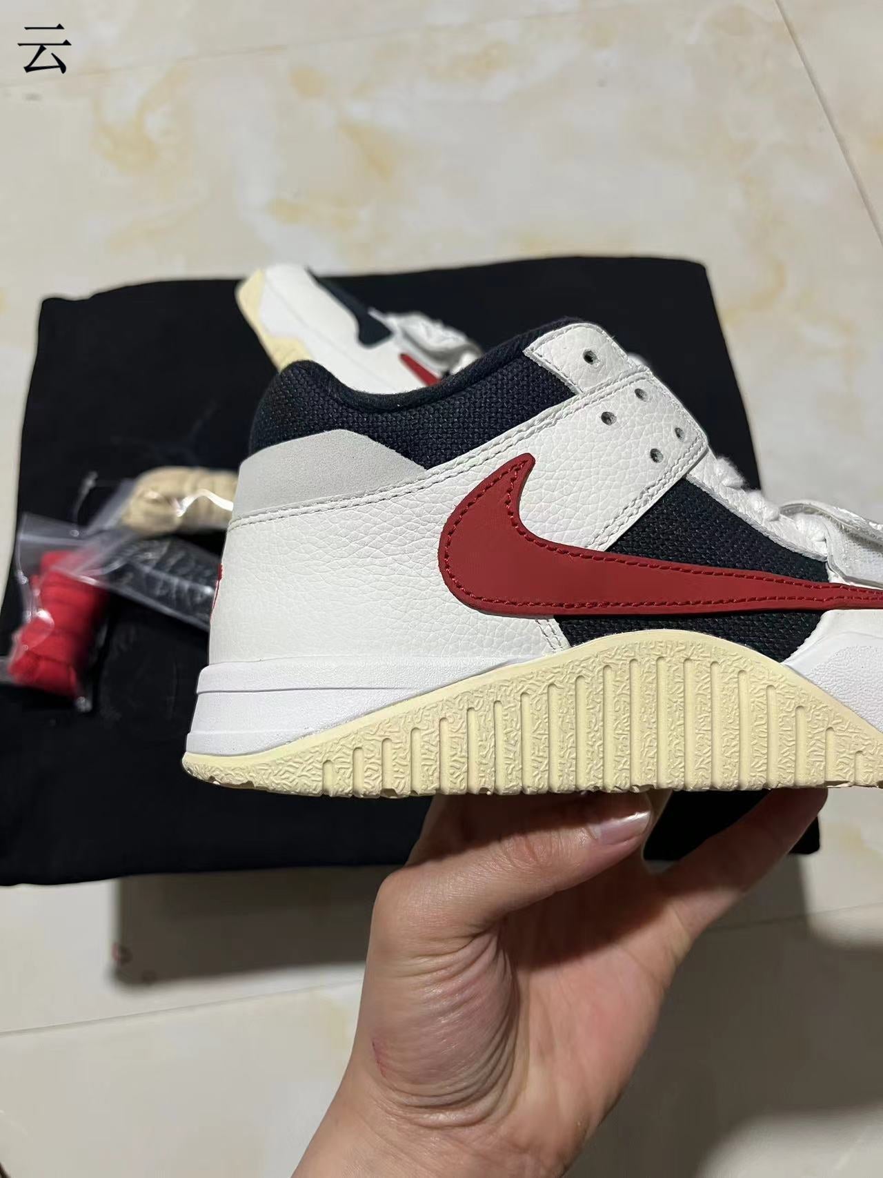 Jordan 1 Travis Scott - Jumpman University Red
