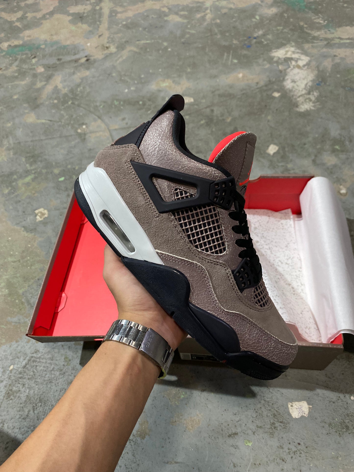 Jordan 4 - Taupe Haze