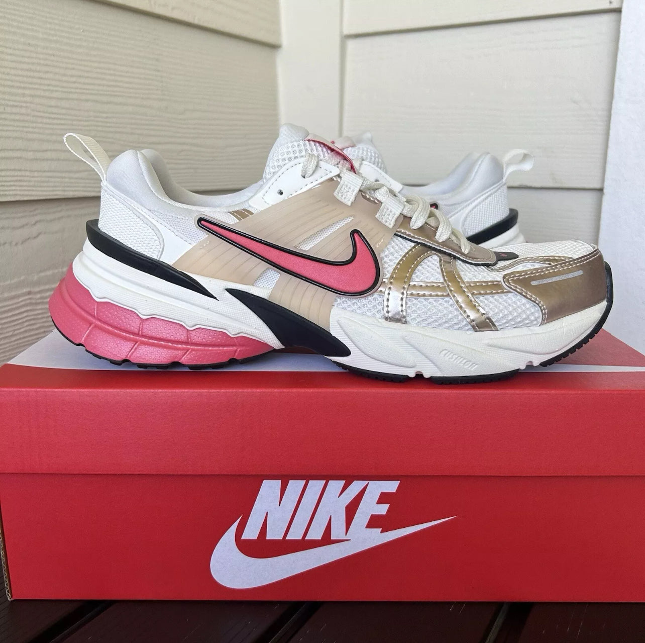 Nike V2K Run Womens Guava
