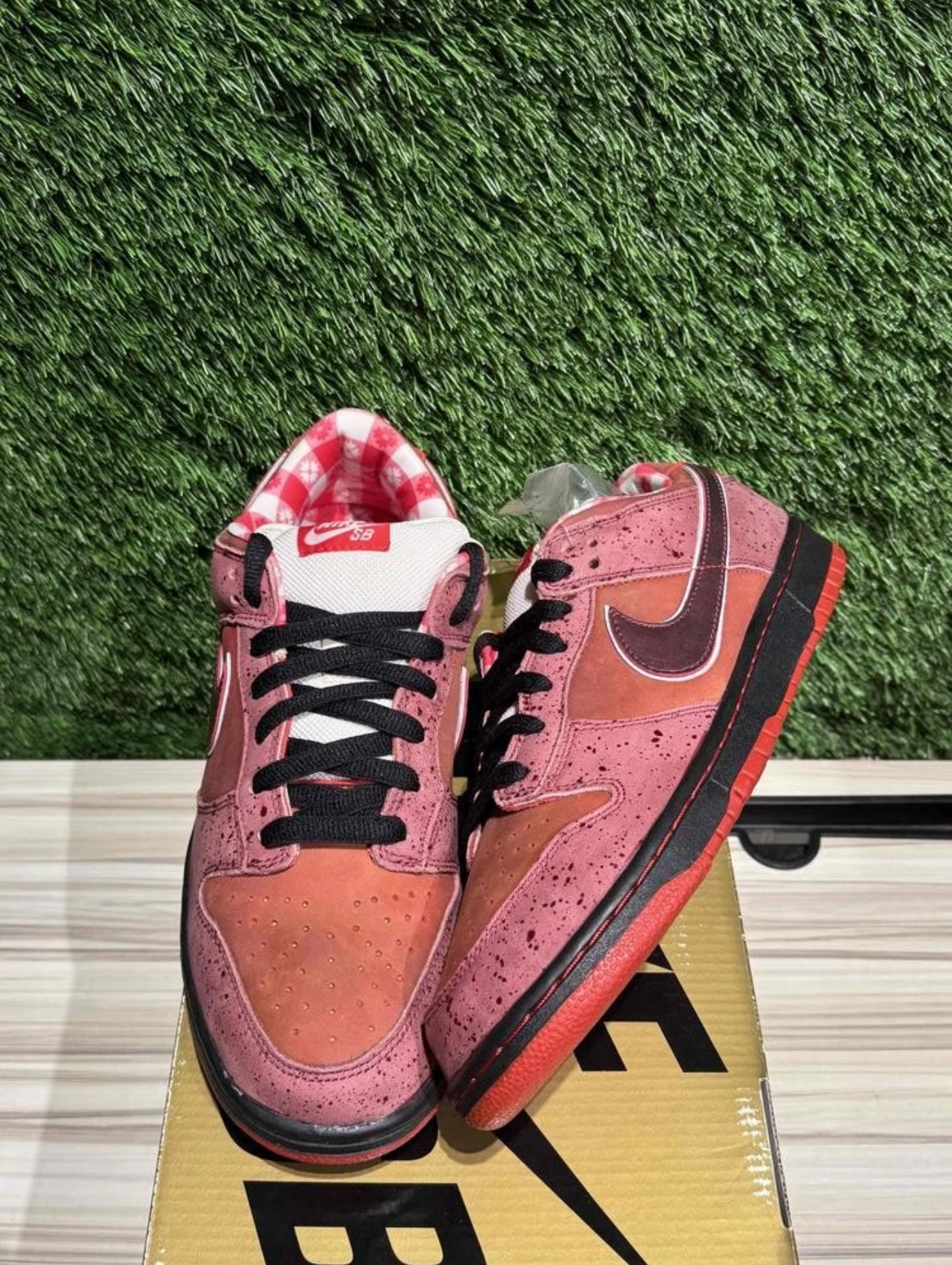 A Nike SB Dunk- Red Lobster