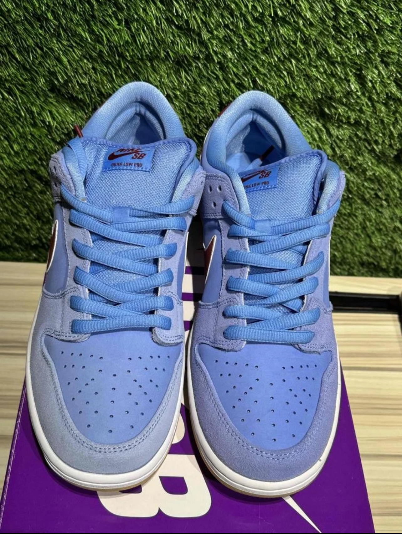 A Nike SB Dunk - Philadelphia Phillies