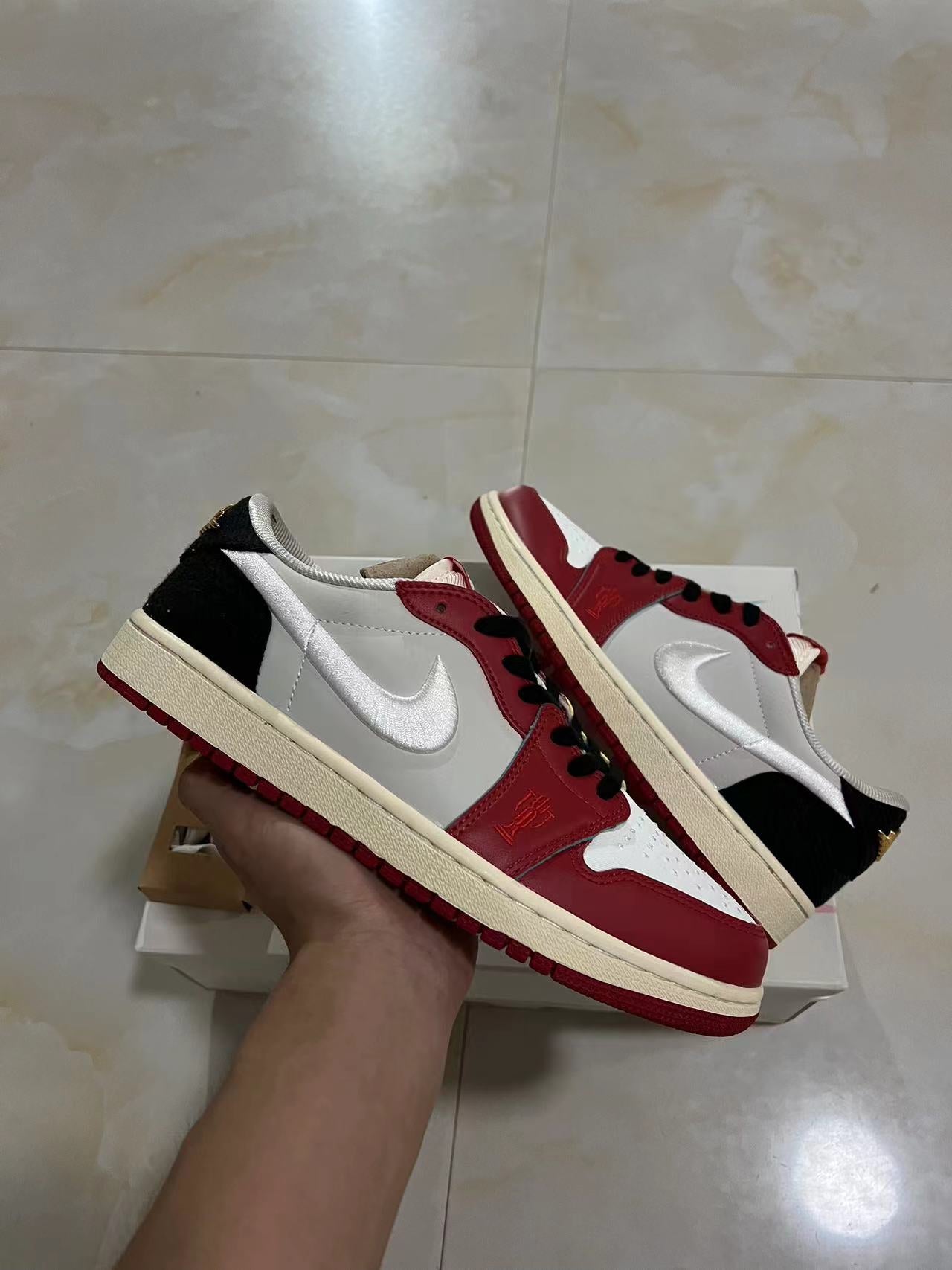 Jordan 1 Low - Trophy Room