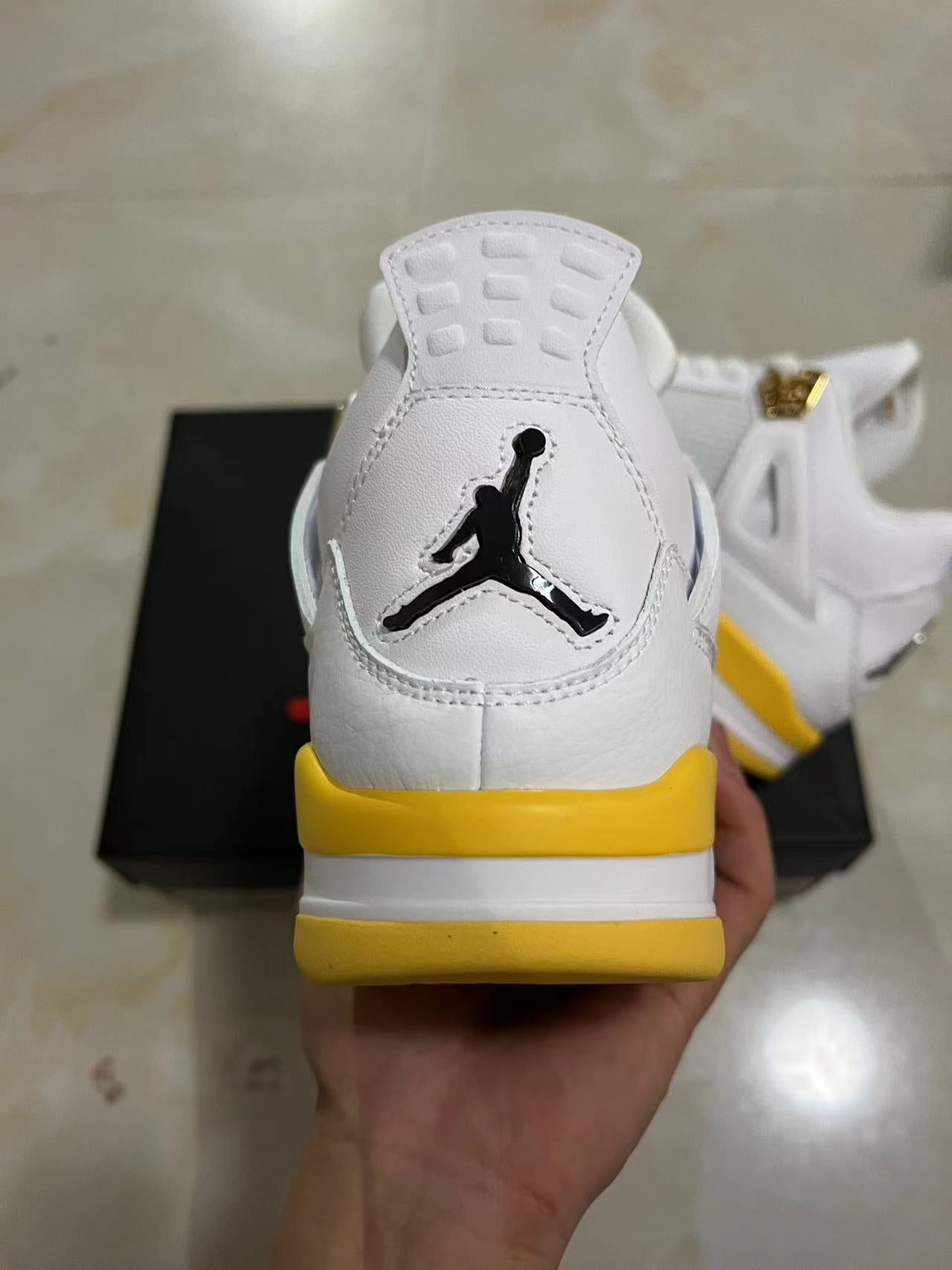 Jordan 4 - Vivid Sulfur