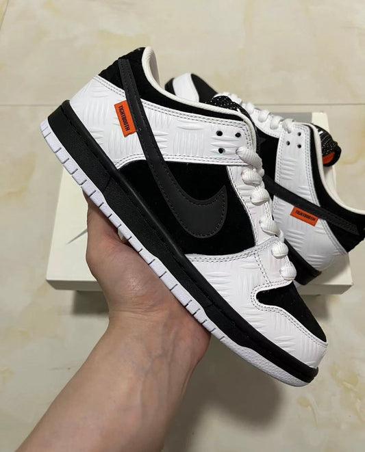 A Nike SB Dunk - Tight Boot White
