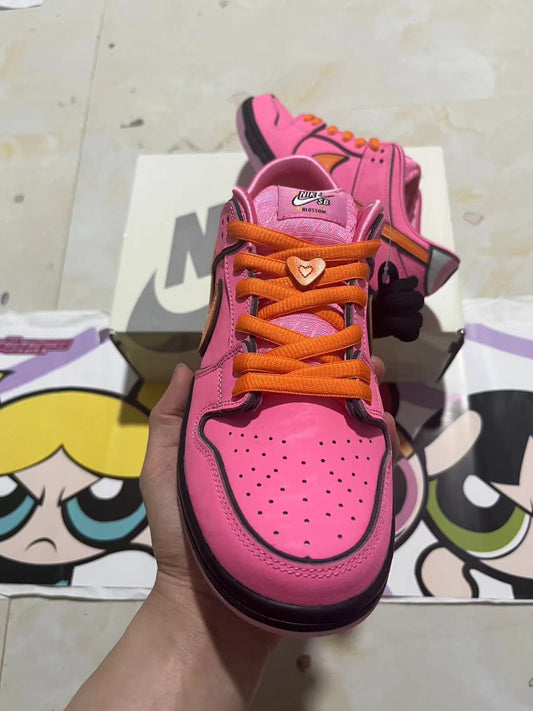A Nike SB Dunk Powerpuff Girls - Blossom