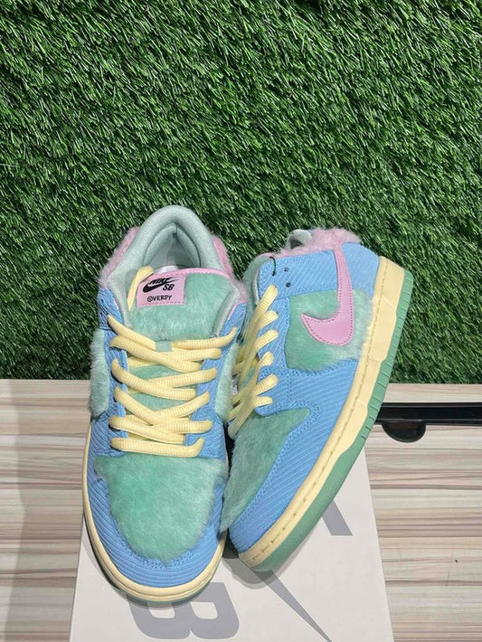 A Nike SB Dunk - Verdy