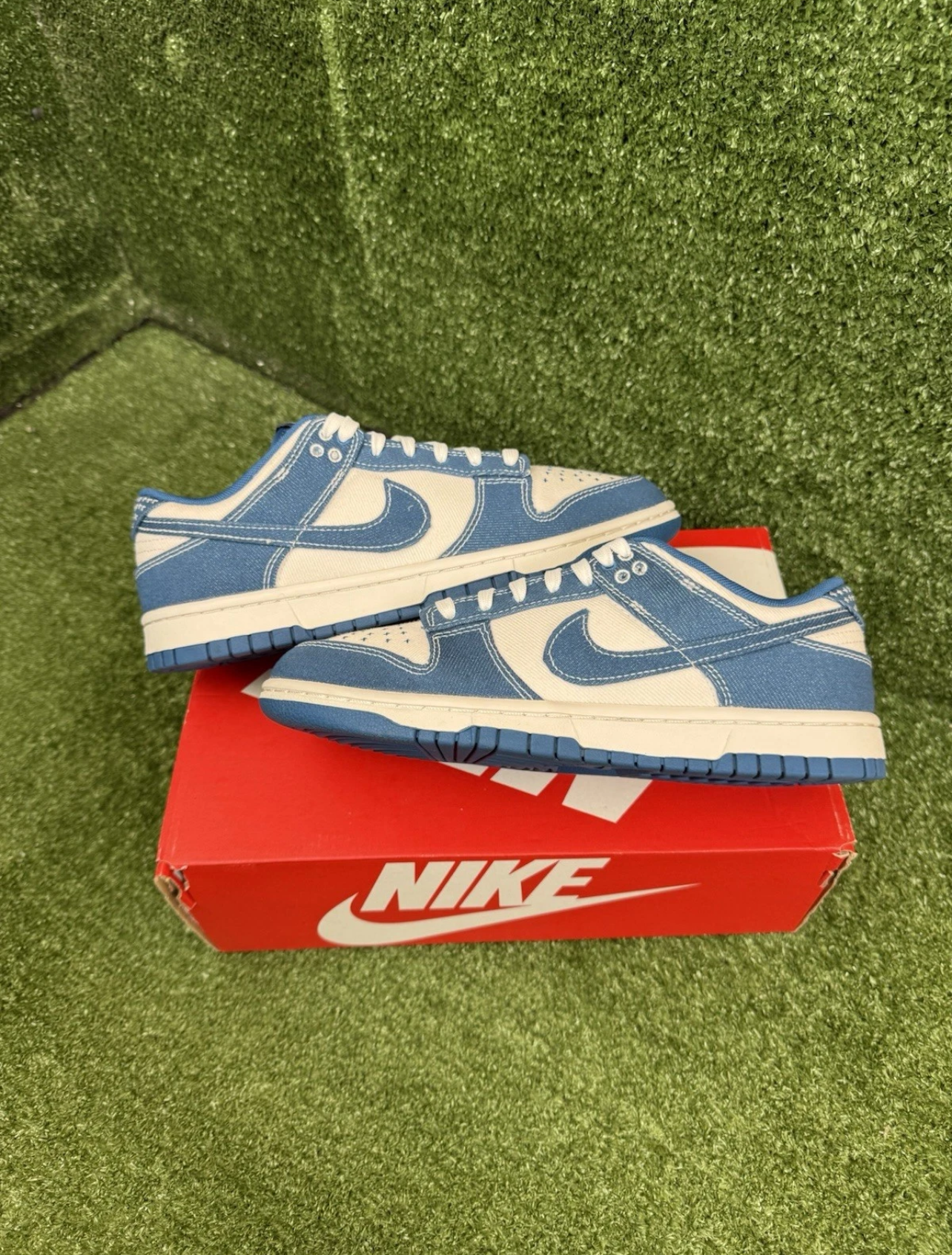 A Nike SB Dunk - Industrial Blue